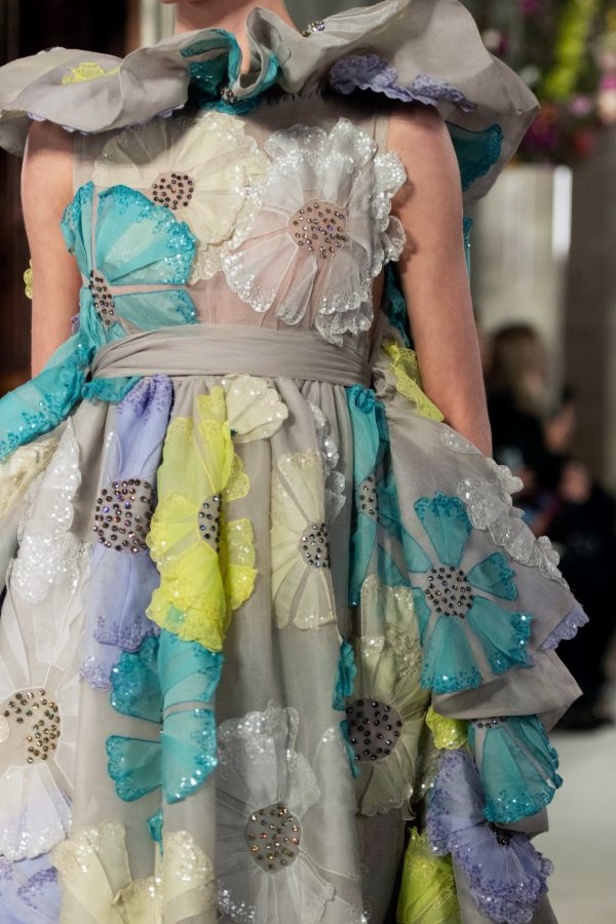 عرض أزياء فالنتينو لربيع 2019