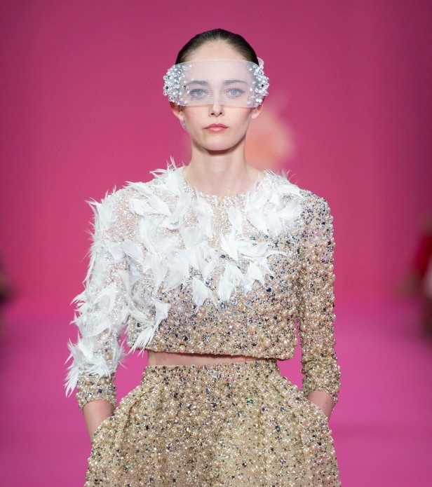 مجموعة جورج حبيقة للأزياء الراقية لخريف 2019: أناقة في التصاميم وعصرية بالتفاصيل