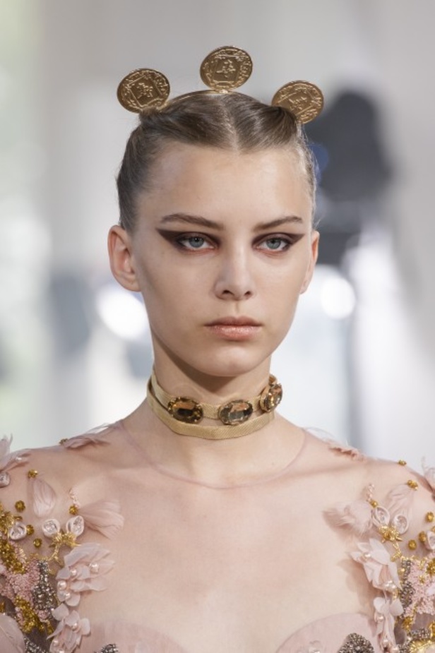 مجموعة إيلي صعب للأزياء الفاخرة لخريف وشتاء 2020 من وحي الصين