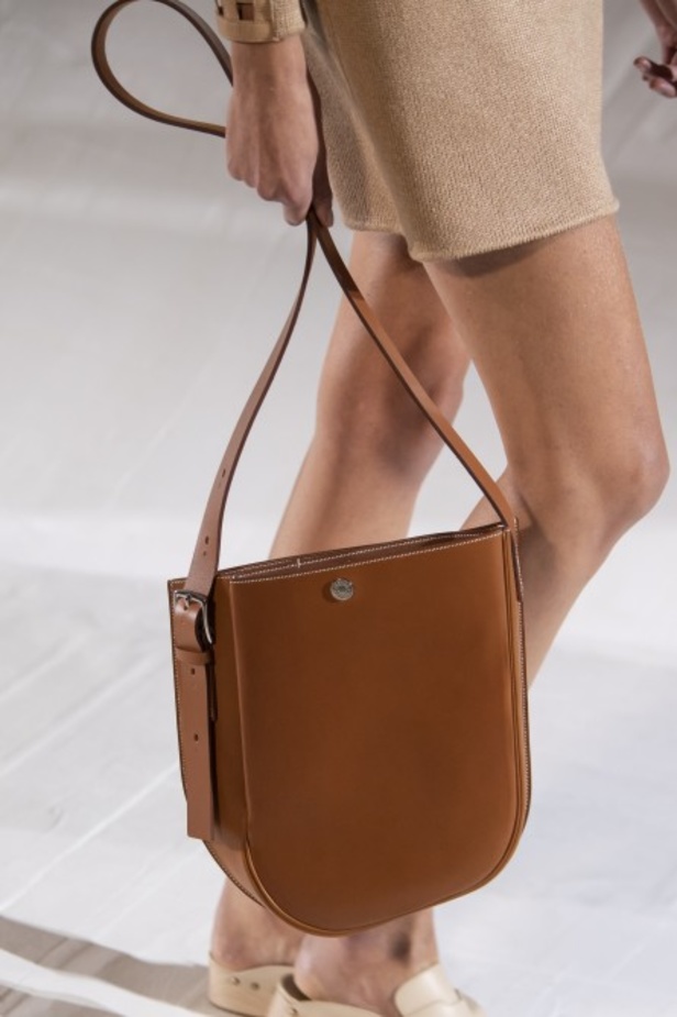 عرض أزياء Hermes لربيع وصيف 2021 من أسبوع الموضة في باريس