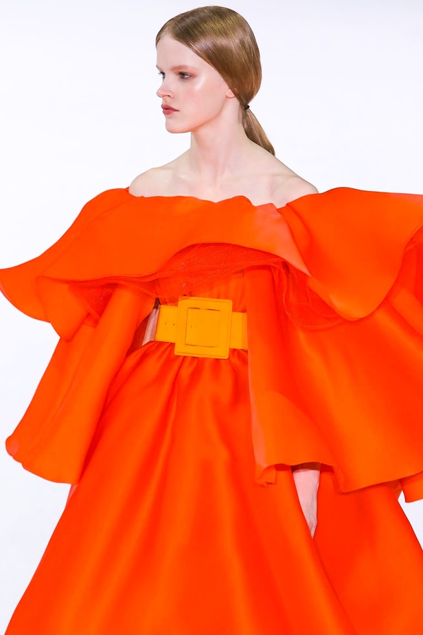 فساتين كارولينا هيريرا لخريف وشتاء 2020-2021 من اسبوع الموضة في نيويورك