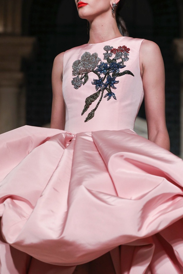 مجموعة اوسكار دي لارنتا من اسبوع الموضة في نيويورك 2020 