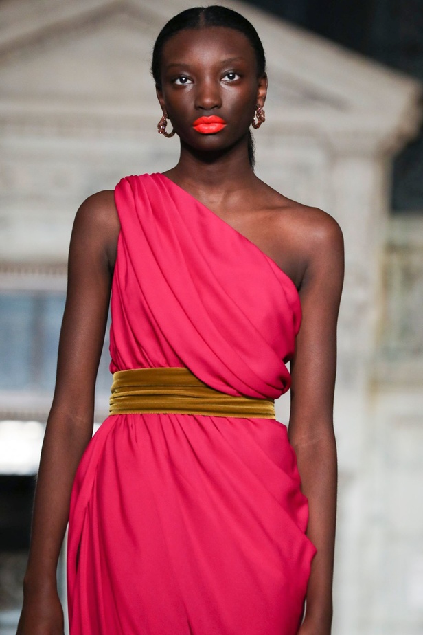 مجموعة اوسكار دي لارنتا من اسبوع الموضة في نيويورك 2020 