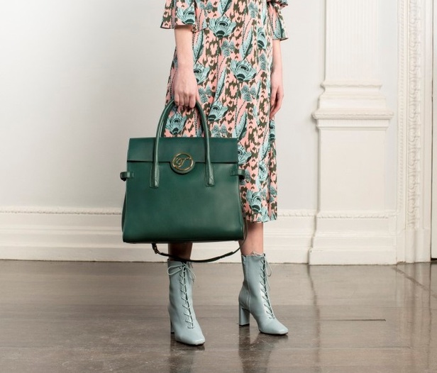 مجموعة TEMPERLEY LONDON من اسبوع الموضة في لندن لخريف وشتاء 2020/2021