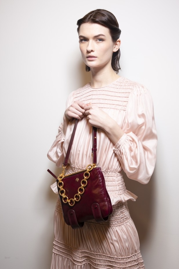 اكسسوارات TORY BURCH الفاخرة من اسبوع الموضة في نيويورك 2020