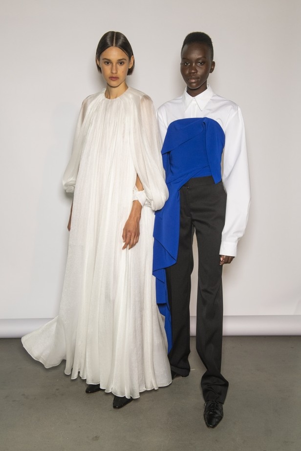 فساتين كارولينا هيريرا لخريف وشتاء 2020-2021 من اسبوع الموضة في نيويورك