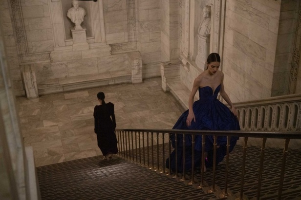 مجموعة اوسكار دي لارنتا من اسبوع الموضة في نيويورك 2020 