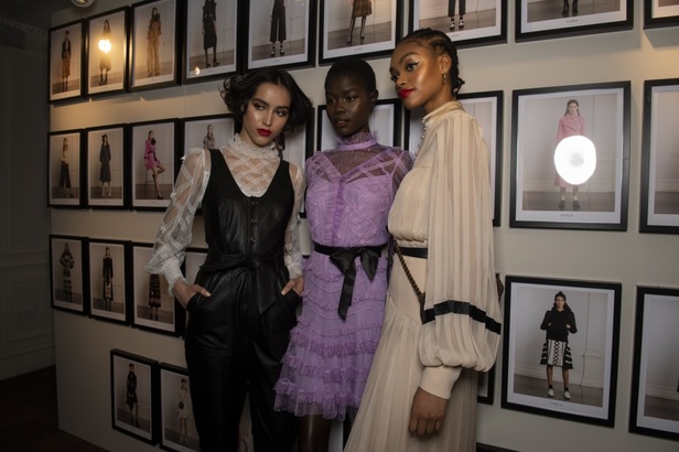 مجموعة TEMPERLEY LONDON من اسبوع الموضة في لندن لخريف وشتاء 2020/2021