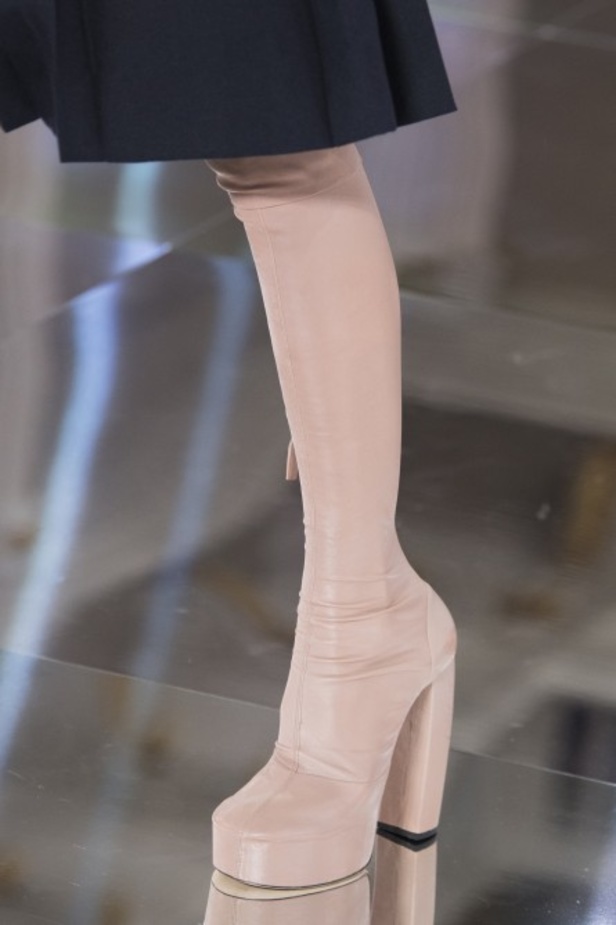 ازياء فكتوريا بيكهام  الفخمة من اسبوع الموضة في لندن 2020