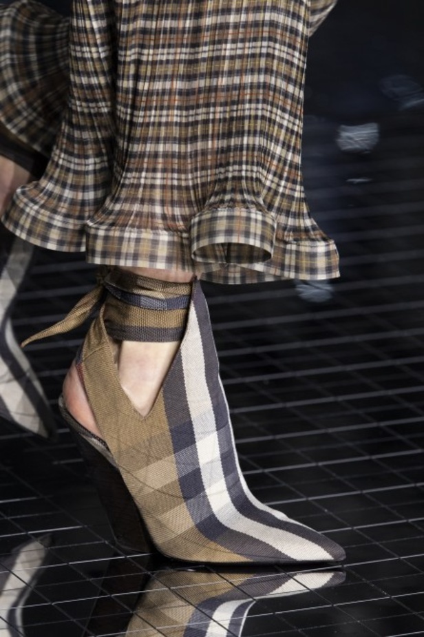 مجموعة بربري لخريف وشتاء 2020-2021 من اسبوع الموضة في لندن