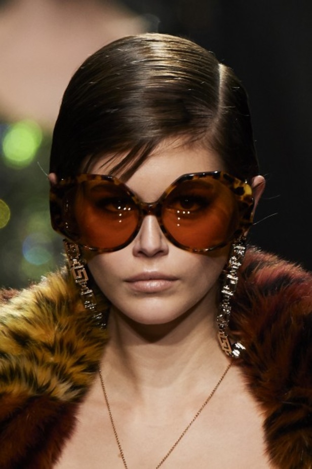 مجموعة فيرساتشي VERSACE لخريف وشتاء 2020-2021