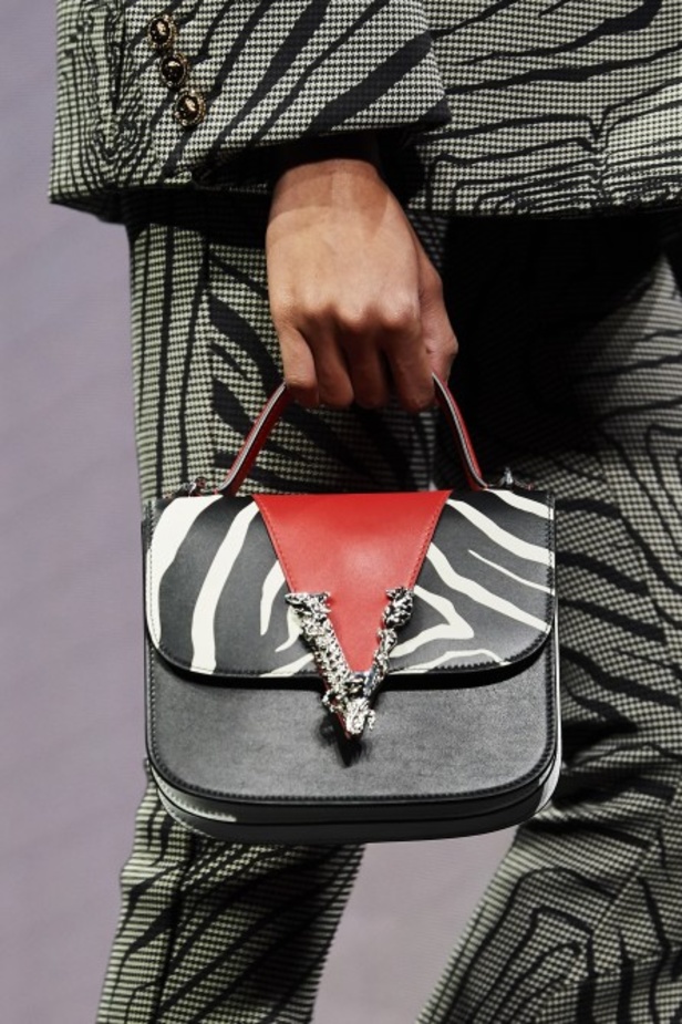 مجموعة فيرساتشي VERSACE لخريف وشتاء 2020-2021