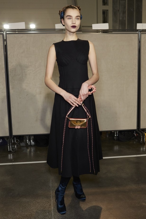 مجموعة فندي FENDI لخريف وشتاء 2020-2021 خلال اسبوع الموضة في ميلانو 