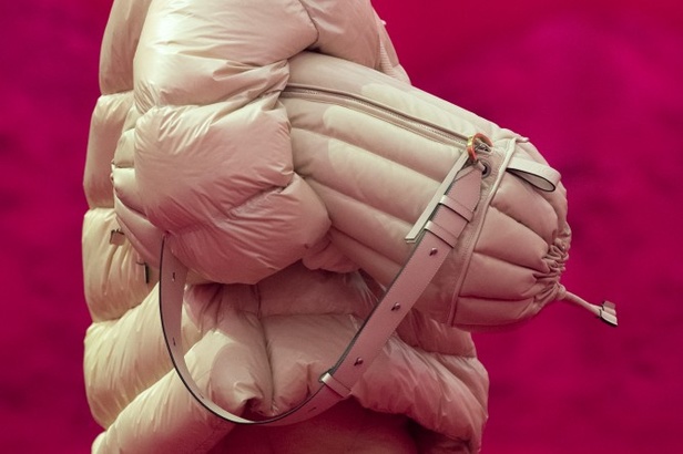 عرض ازياء MONCLER لخريف و شتاء 2020-2021 مباشرة من ميلانو