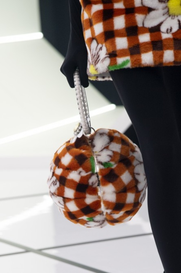 عرض ازياء MONCLER لخريف و شتاء 2020-2021 مباشرة من ميلانو