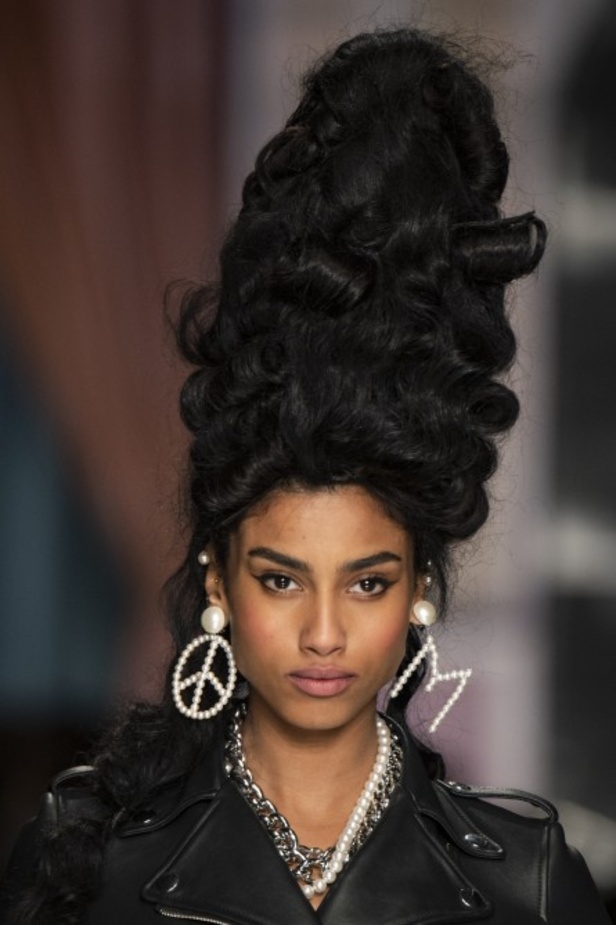 مجموعة موسكينو MOSCHINO لخريف وشتاء 2020-2021 من ميلانو