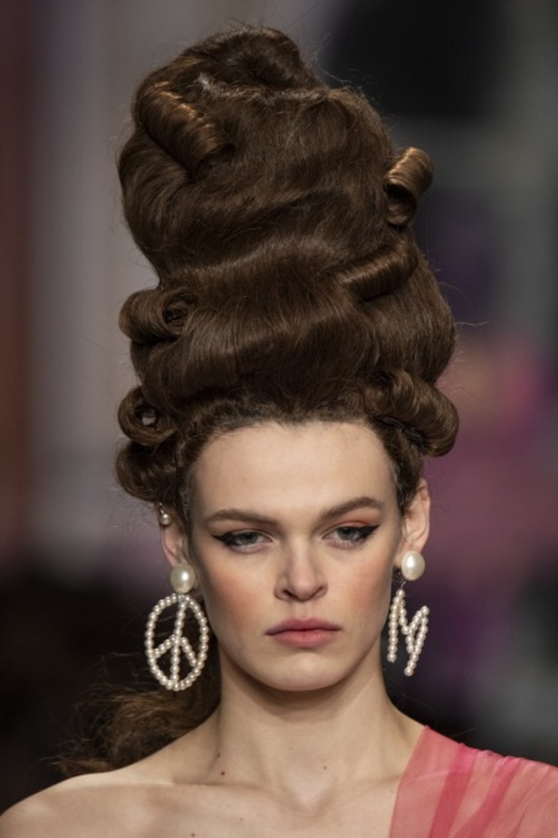 مجموعة موسكينو MOSCHINO لخريف وشتاء 2020-2021 من ميلانو