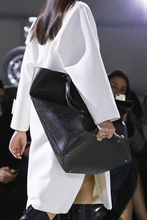 مجموعة Off White لموسم خريف وشتاء 2020-2021