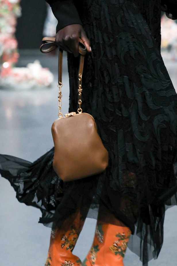 اكسسوارات TORY BURCH الفاخرة من اسبوع الموضة في نيويورك 2020