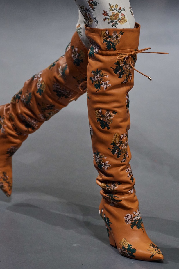 اكسسوارات TORY BURCH الفاخرة من اسبوع الموضة في نيويورك 2020