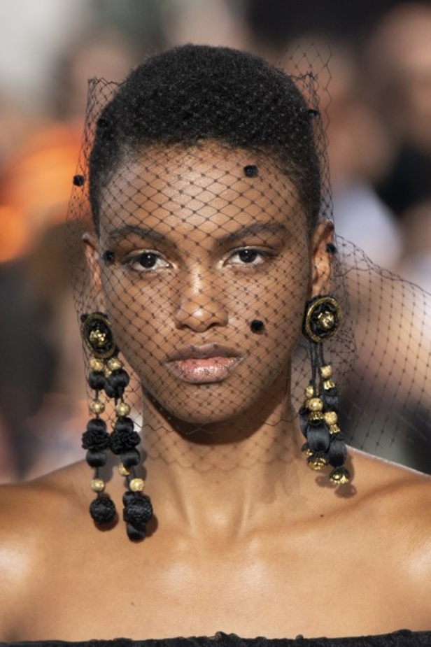 مجموعة Elie Saab لخريف وشتاء 2020-2021 خلال اسبوع الموضة في باريس