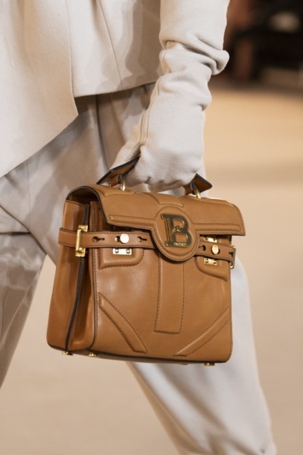 عرض ازياء balmain لخريف وشتاء 2020-2021 مباشرة من باريس