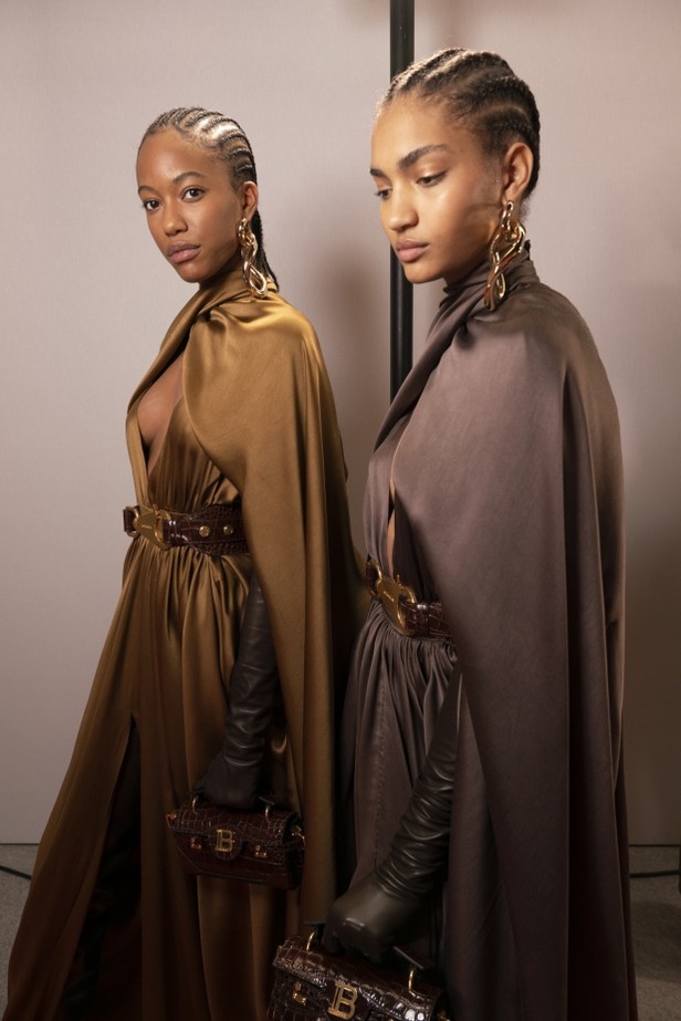 عرض ازياء balmain لخريف وشتاء 2020-2021 مباشرة من باريس