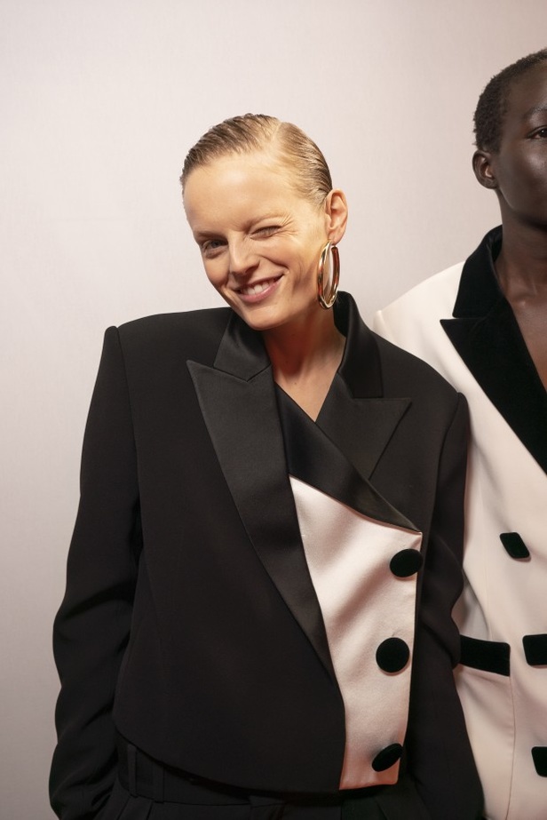 عرض ازياء balmain لخريف وشتاء 2020-2021 مباشرة من باريس