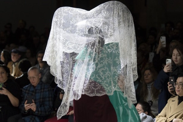 عرض مجموعة Comme Des Garçons  خريف وشتاء 2020 