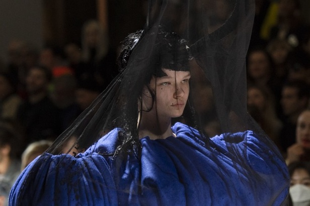 عرض مجموعة Comme Des Garçons  خريف وشتاء 2020 