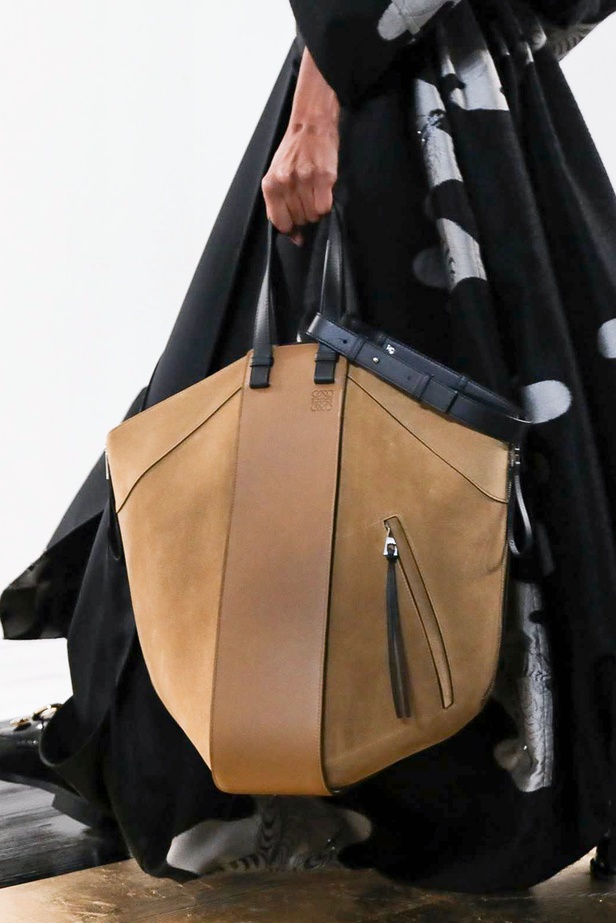 عرض مجموعة LOEWE لموسم خريف وشتاء 2020