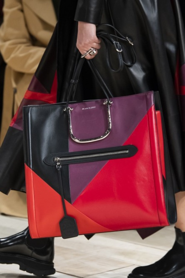 مجموعة ألكسندر ماكوين لخريف وشتاء 2020-2021