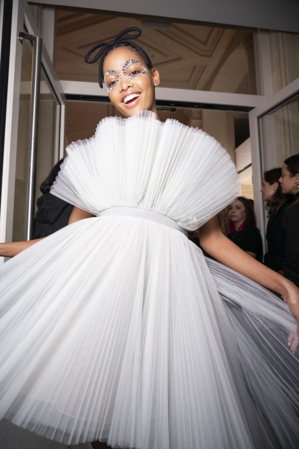 عرض ازياء جيامباتيستا فالي خلال اسبوع الموضة في باريس