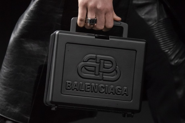 عرض ازياء Balenciaga لخريف وشتاء 2020-2021