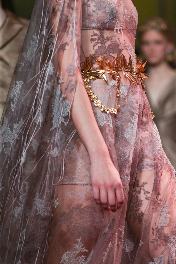 عرض ازياء Dior ديور لـ haute couture ربيع وصيف 2020