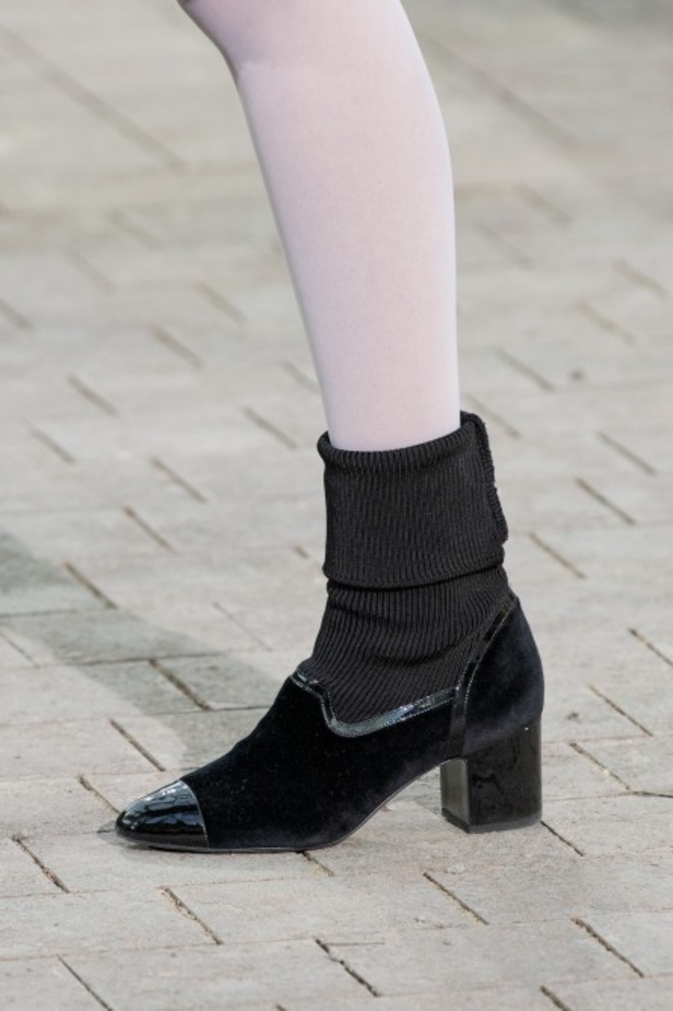 الأسود والأبيض.. عنوان مجموعة Chanel  من الألبسة الفاخرة لربيع وصيف 2020