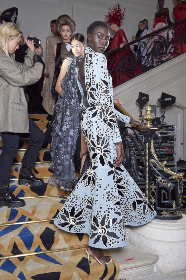 عرض مجموعة  دار Maison Valentino للأزياء الراقية ربيع وصيف 2020