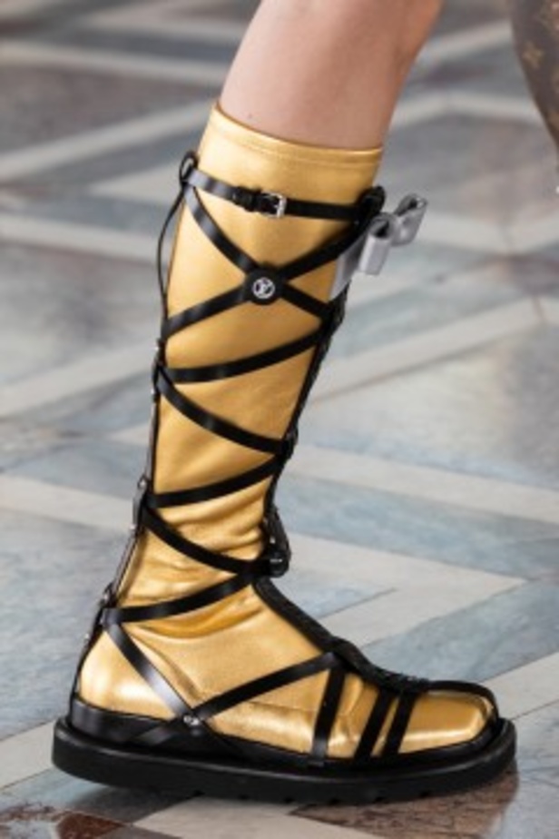 عرض أزياء Louis Vuitton لخريف وشتاء 2021-2022