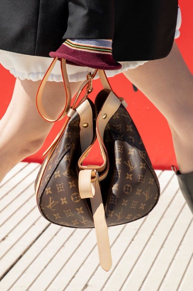 صور عرض أزياء مجموعة لويس فيتون Louis Vuitton كروزر 2022