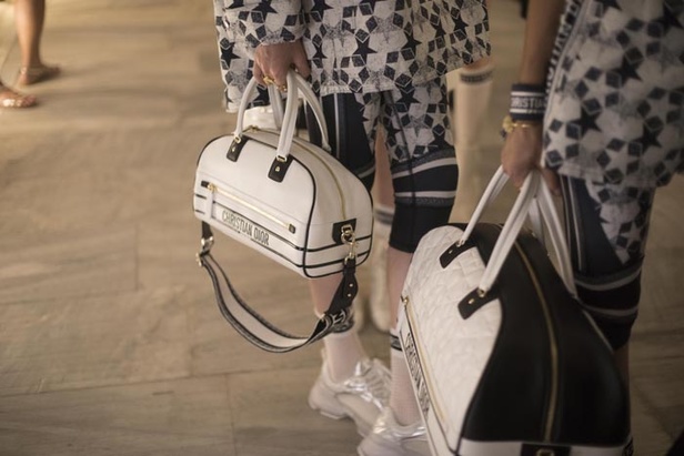 صور حصرية لـ"هي" من عرض أزياء مجموعة ديور كروز Dior Cruise 2022