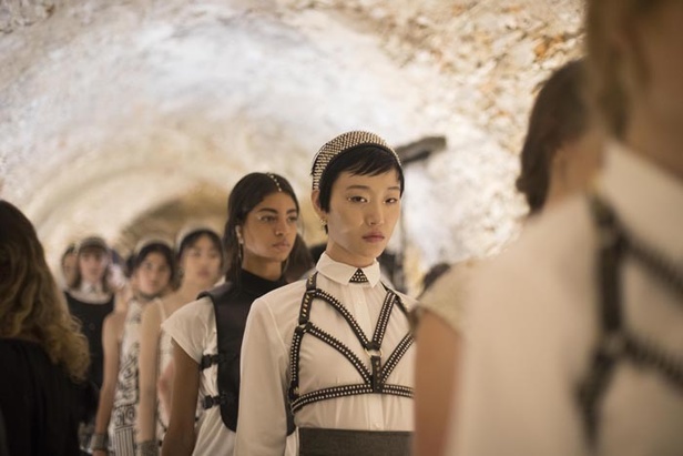 صور حصرية لـ"هي" من عرض أزياء مجموعة ديور كروز Dior Cruise 2022