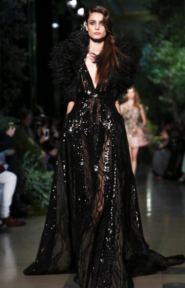 Elie Saab يمنح سندريلا سحر شهرزاد