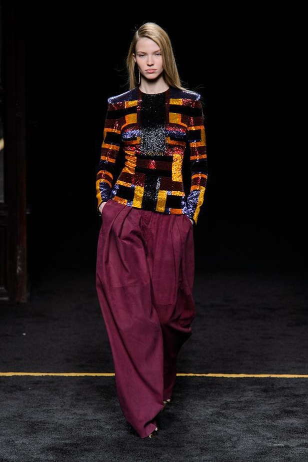 حقبة السبعينات تعجّ بالألوان في مجموعة Balmain