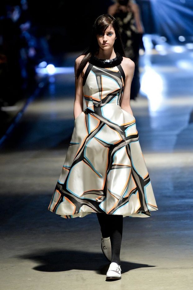 أزياء Giles... تفاصيل صغيرة تصنع الدهشة