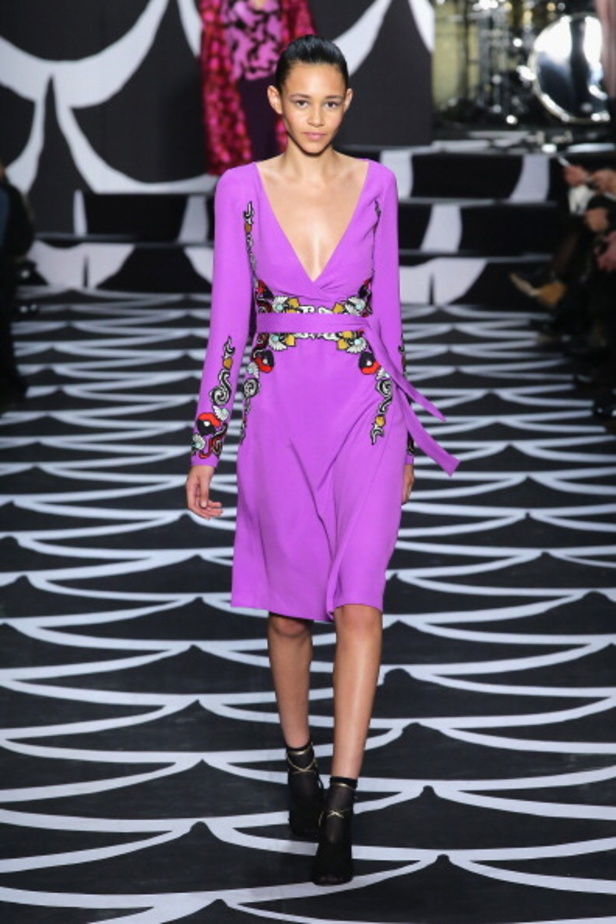 DVF: تصاميم ذهبية بأجمل النقشات