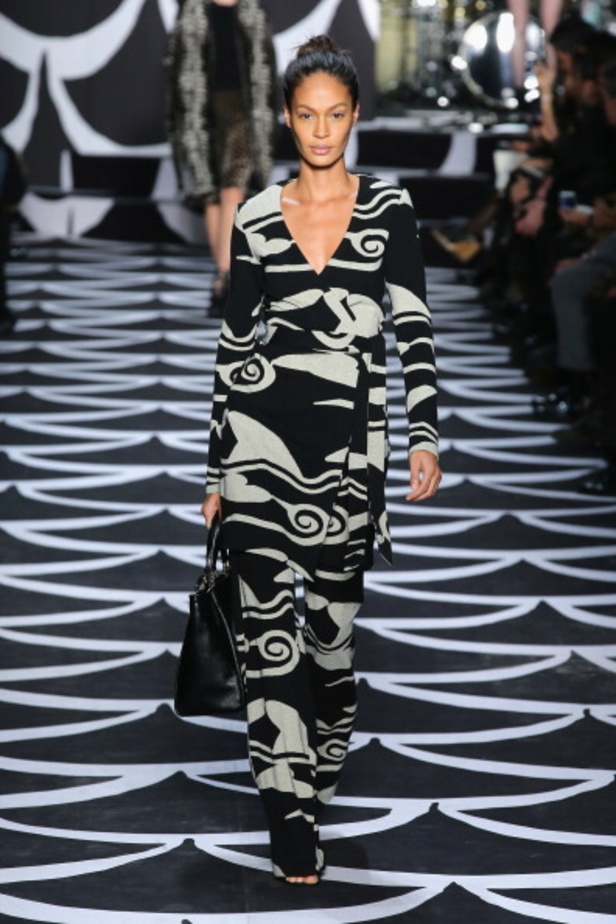 DVF: تصاميم ذهبية بأجمل النقشات