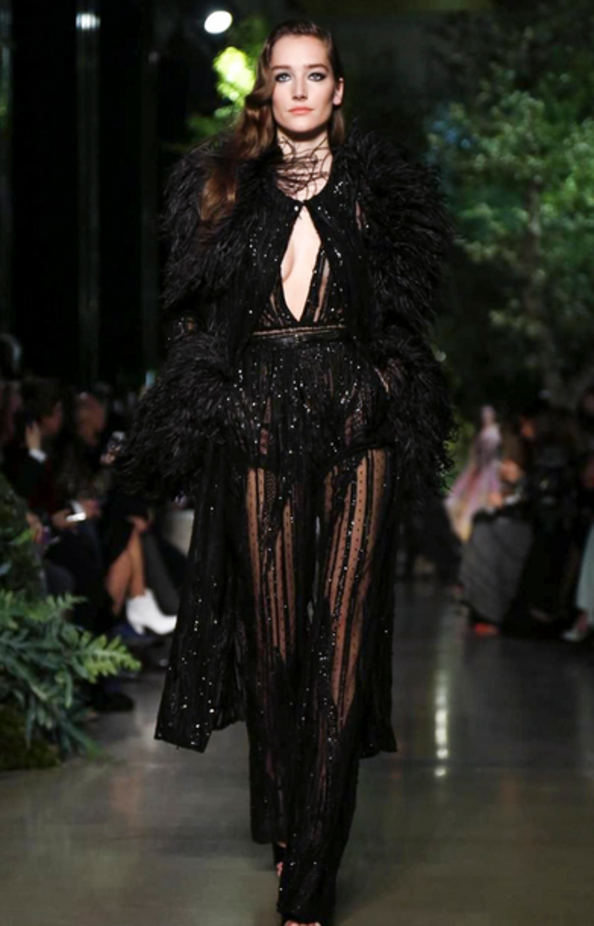 Elie Saab يمنح سندريلا سحر شهرزاد