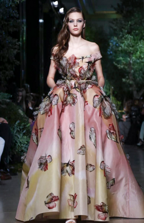 Elie Saab يمنح سندريلا سحر شهرزاد