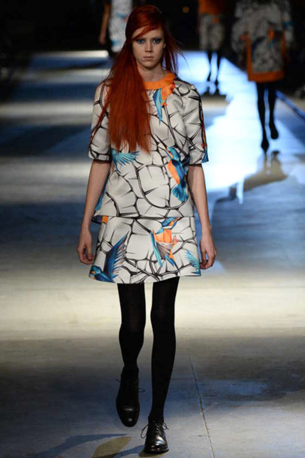 أزياء Giles... تفاصيل صغيرة تصنع الدهشة