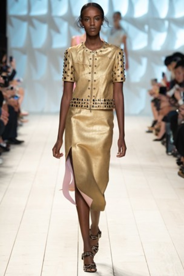 الأنوثة والرقي يتناغمان في مجموعة  Nina Ricci